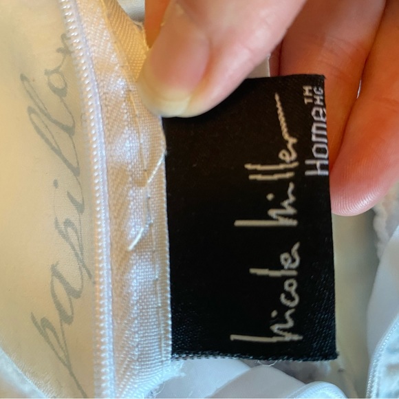 BLOWOUT SALE Nicole miller home🦚 - Picture 7 of 11